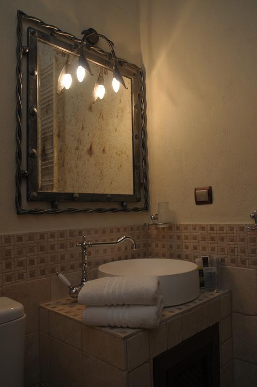 Roes Suites Káto Loutrákion Dış mekan fotoğraf
