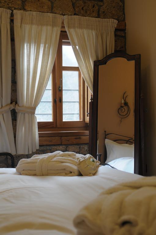 Roes Suites Káto Loutrákion Dış mekan fotoğraf