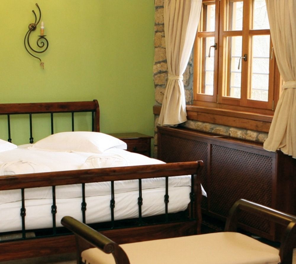 Roes Suites Káto Loutrákion Dış mekan fotoğraf
