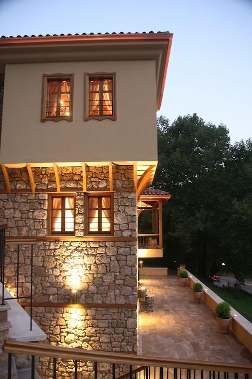 Roes Suites Káto Loutrákion Dış mekan fotoğraf