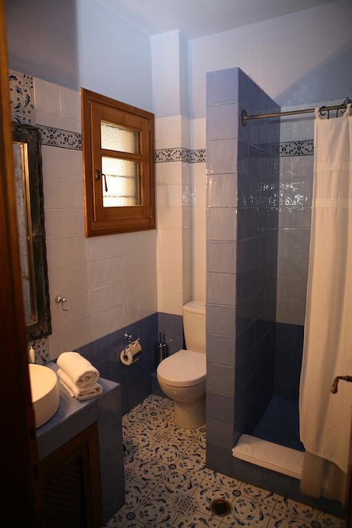 Roes Suites Káto Loutrákion Dış mekan fotoğraf