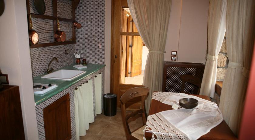 Roes Suites Káto Loutrákion Oda fotoğraf