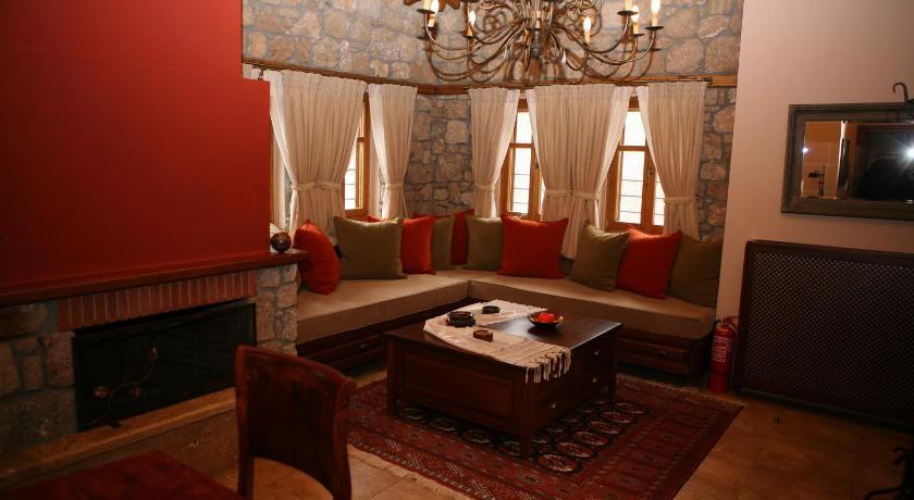 Roes Suites Káto Loutrákion Dış mekan fotoğraf