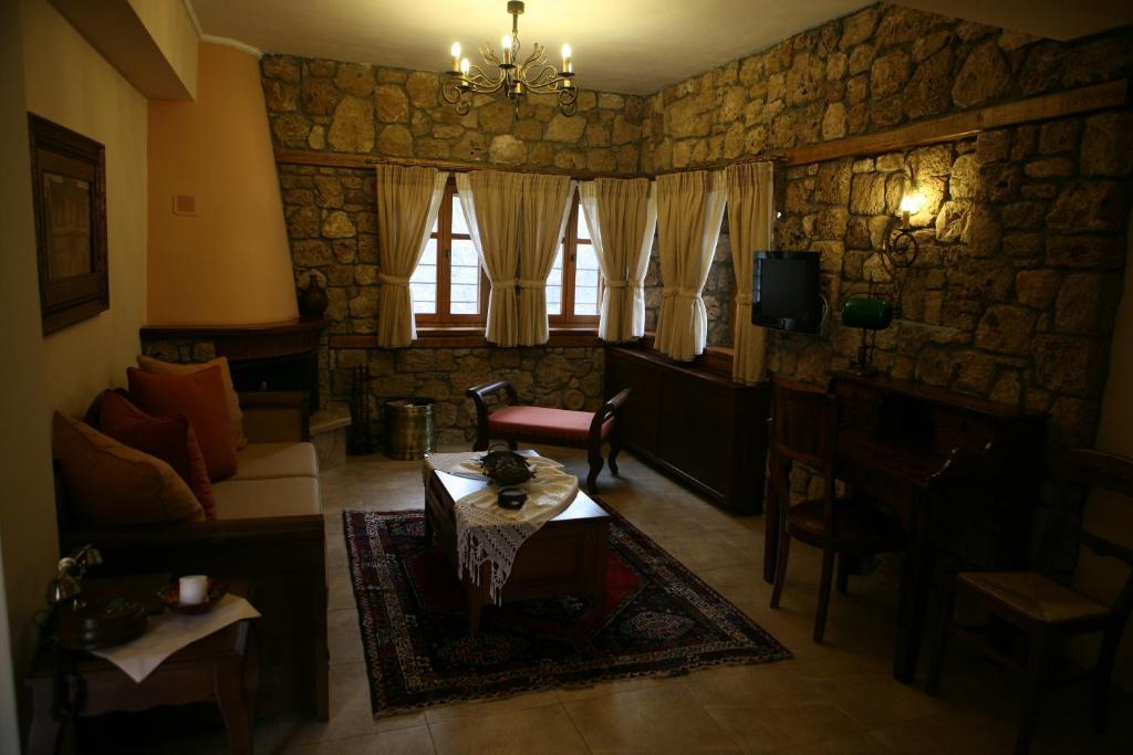 Roes Suites Káto Loutrákion Dış mekan fotoğraf