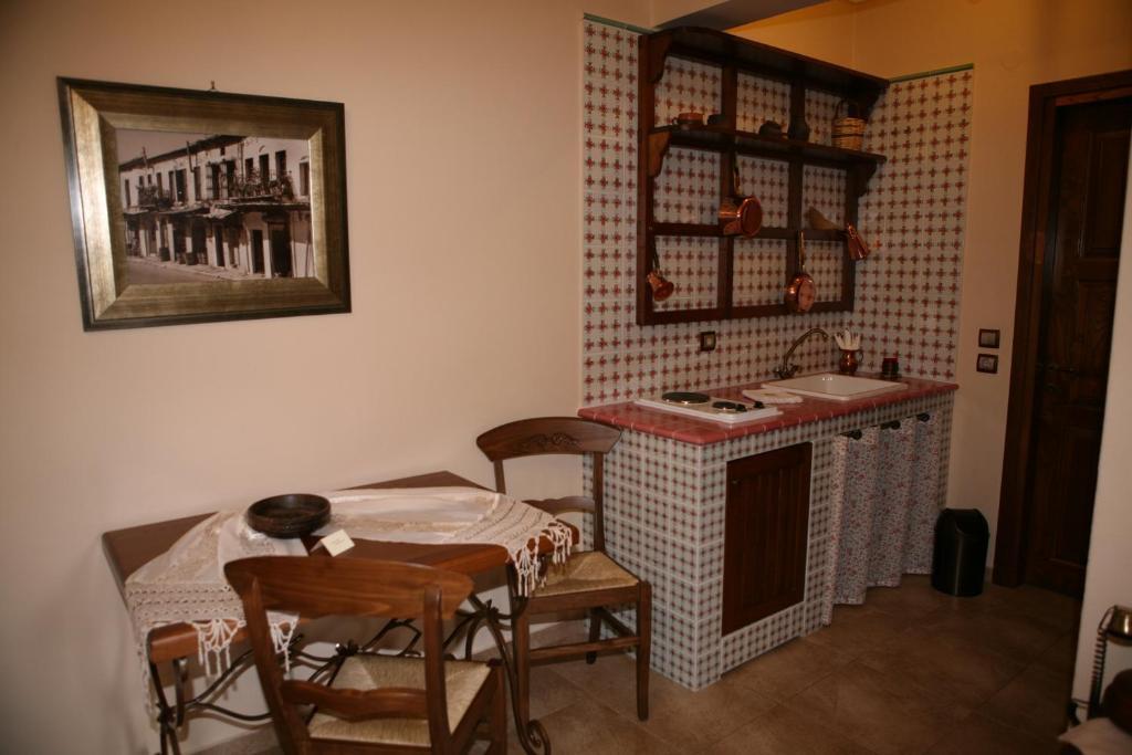 Roes Suites Káto Loutrákion Dış mekan fotoğraf