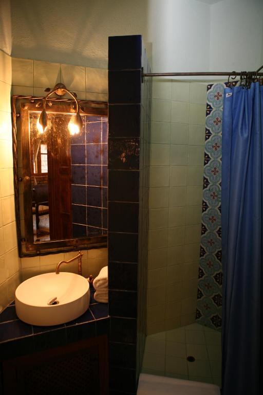 Roes Suites Káto Loutrákion Dış mekan fotoğraf