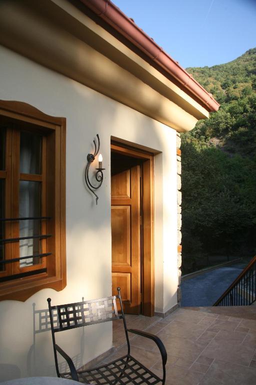 Roes Suites Káto Loutrákion Dış mekan fotoğraf