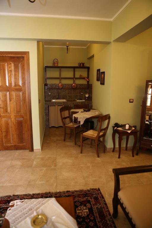 Roes Suites Káto Loutrákion Dış mekan fotoğraf
