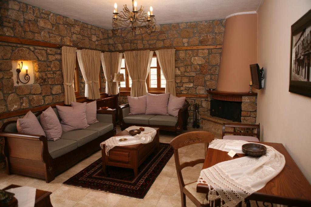 Roes Suites Káto Loutrákion Dış mekan fotoğraf