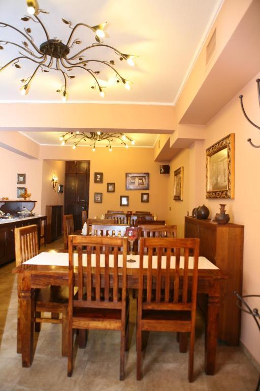 Roes Suites Káto Loutrákion Dış mekan fotoğraf
