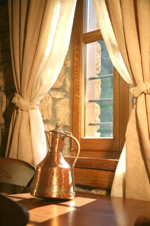 Roes Suites Káto Loutrákion Dış mekan fotoğraf