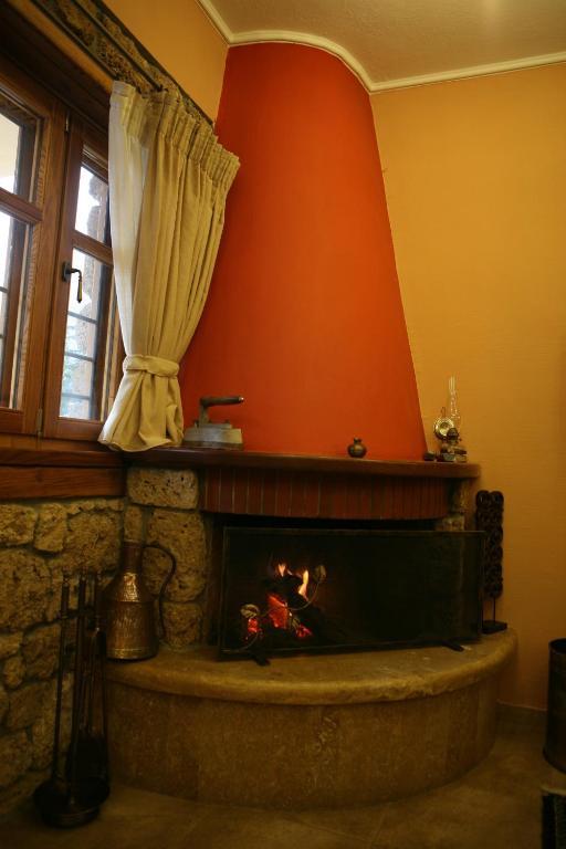 Roes Suites Káto Loutrákion Dış mekan fotoğraf