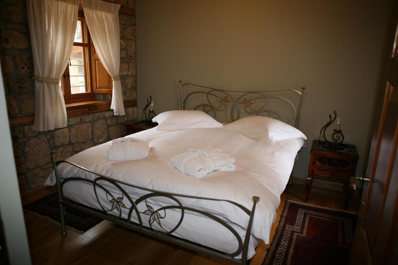 Roes Suites Káto Loutrákion Dış mekan fotoğraf